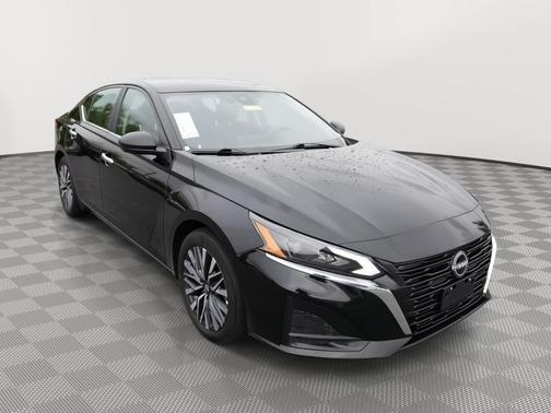 Super Black 2025 Nissan Altima SV FWD