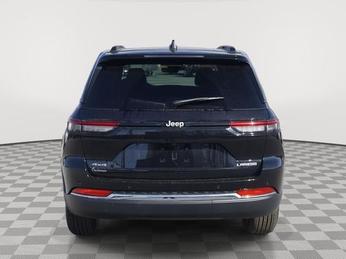 Diamond Black Crystal Pearlcoat 2026 Jeep Grand Cherokee Altitude