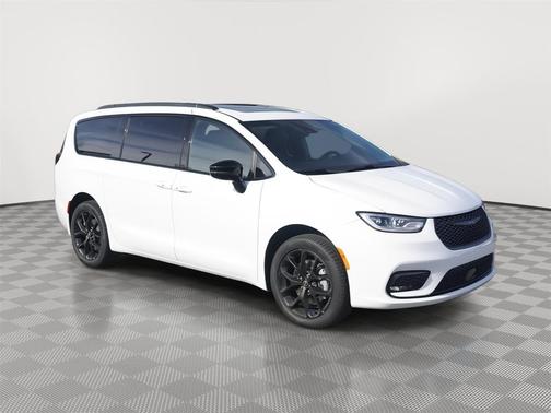 Bright White Clearcoat 2026 Chrysler Pacifica Limited