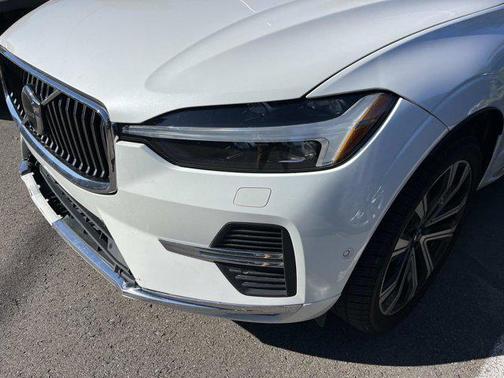 2023 Volvo XC60 B5 Ultimate Bright Theme