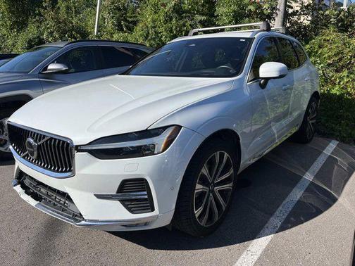 2023 Volvo XC60 B5 Ultimate Bright Theme
