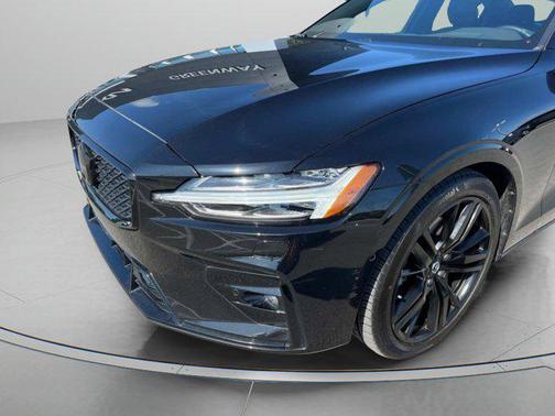 2024 Volvo S60 B5 Plus Black Edition
