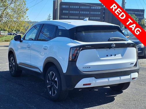 2025 Nissan Kicks SV