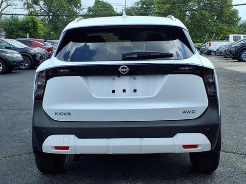 2025 Nissan Kicks SV