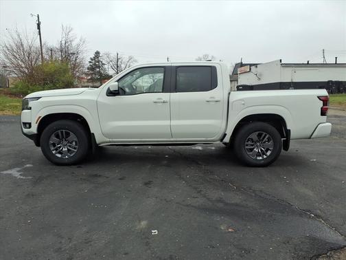 2025 Nissan Frontier SV