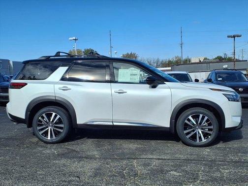 2025 Nissan Pathfinder Platinum
