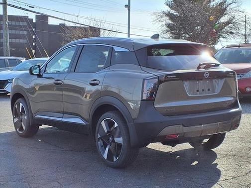 2025 Nissan Kicks SR
