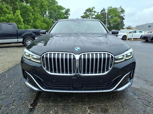 Black Sapphire Metallic 2021 BMW 740 i xDrive