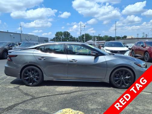 2022 Nissan Maxima SR
