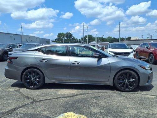 2022 Nissan Maxima SR