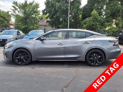 2022 Nissan Maxima SR