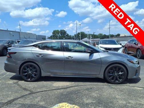 2022 Nissan Maxima SR