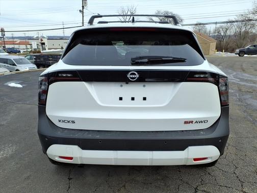 2026 Nissan Kicks SR