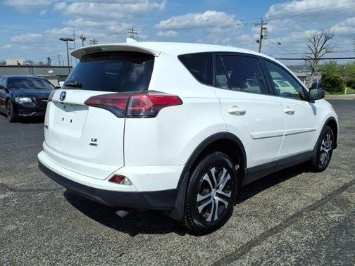 Super White 2018 Toyota RAV4 LE