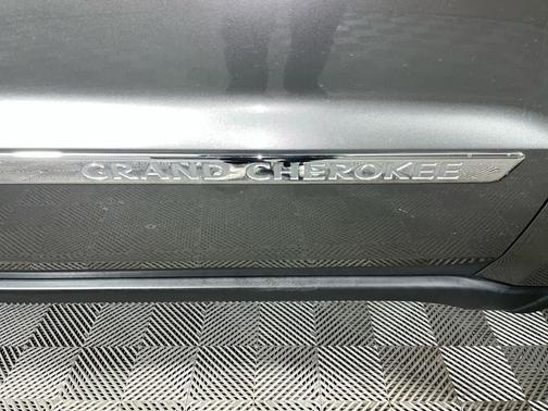Mineral Gray Metallic Clearcoat 2012 Jeep Grand Cherokee Laredo