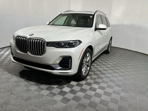 Mineral White Metallic 2021 BMW X7 xDrive40i