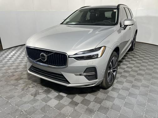 2022 Volvo XC60 B5 Momentum