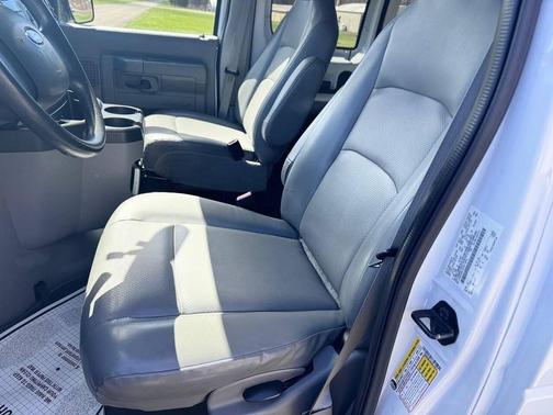 Oxford White 2014 Ford E350 Super Duty XL