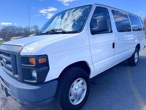 Oxford White 2014 Ford E350 Super Duty XL