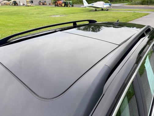 Black Uni 2014 Volkswagen Jetta SportWagen DSG TDI w/Sunroof & Nav
