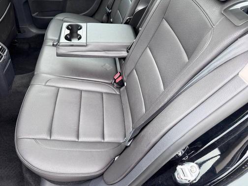 Black Uni 2014 Volkswagen Jetta SportWagen DSG TDI w/Sunroof & Nav