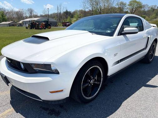 Performance White 2010 Ford Mustang GT Premium