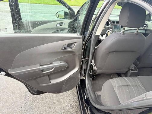 Mosaic Black Metallic 2017 Chevrolet Sonic LT