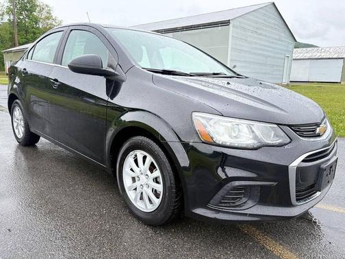 Mosaic Black Metallic 2017 Chevrolet Sonic LT
