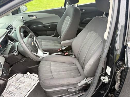 Mosaic Black Metallic 2017 Chevrolet Sonic LT