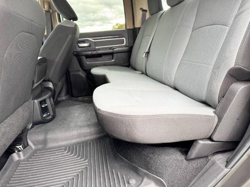 2019 RAM 2500 Big Horn Crew Cab 4x4 6'4' Box