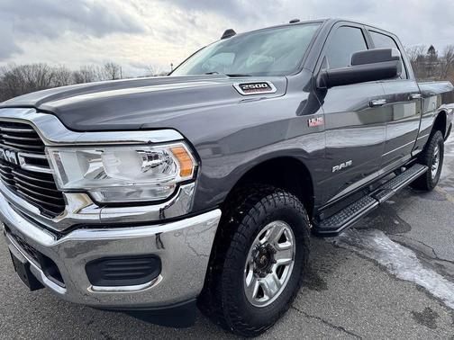 2019 RAM 2500 Big Horn Crew Cab 4x4 6'4' Box