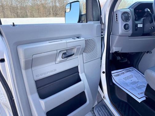 2012 Ford E350 Super Duty XL
