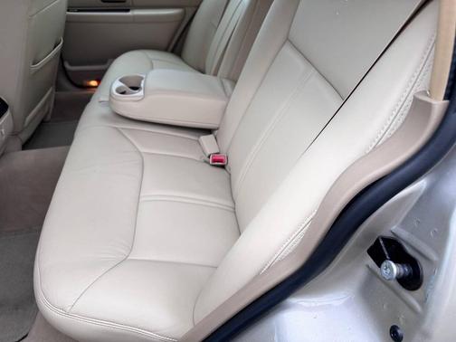 Light French Silk Clearcoat Metallic 2008 Lincoln Town Car Signature