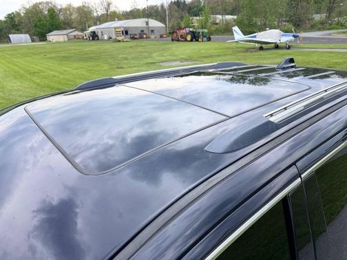 Diamond Black Crystal Pearlcoat 2017 Jeep Grand Cherokee Overland