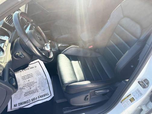 2017 Volkswagen Golf GTI 2.0T SE 4-Door