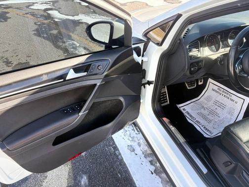 2017 Volkswagen Golf GTI 2.0T SE 4-Door