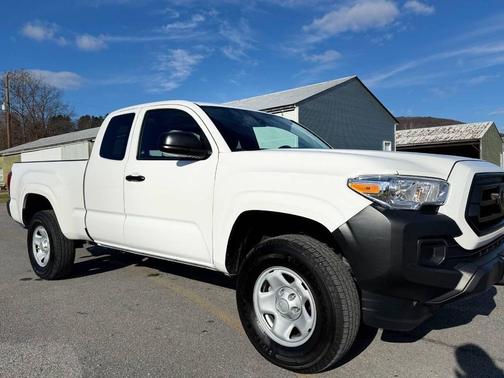2022 Toyota Tacoma SR