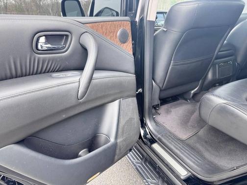 2017 INFINITI QX80 Base