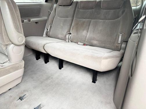 2004 Toyota Sienna LE
