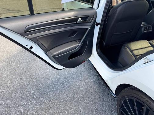 2018 Volkswagen Golf R 2.0T DSG