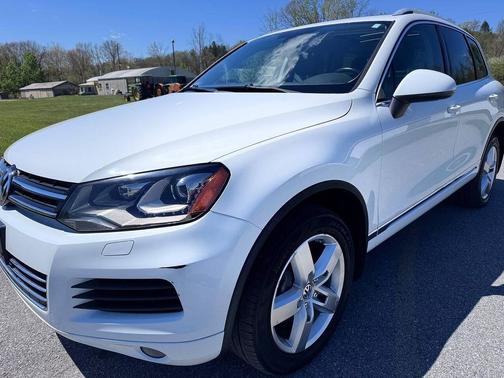Pure White 2014 Volkswagen Touareg TDI Lux