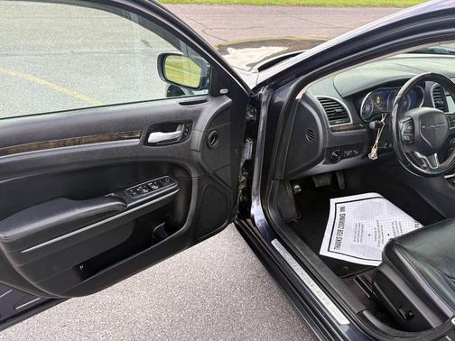 2016 Chrysler 300C Base