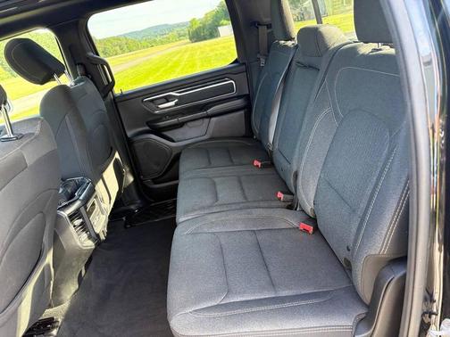 Diamond Black Crystal Pearlcoat 2019 RAM 1500 Big Horn
