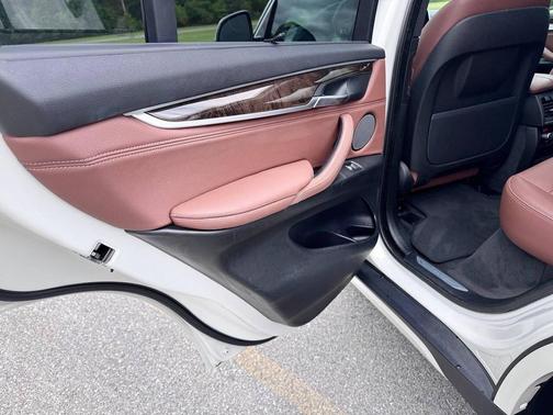Mineral White Metallic 2018 BMW X5 xDrive35d