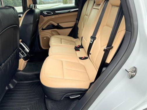 2014 Porsche Cayenne Platinum Edition