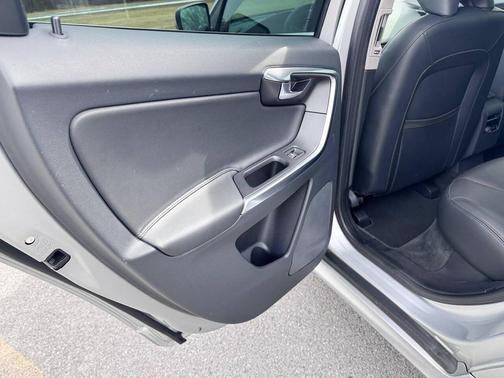 2016 Volvo XC60 T6 Platinum