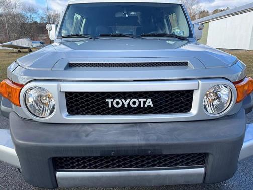 2014 Toyota FJ Cruiser Base