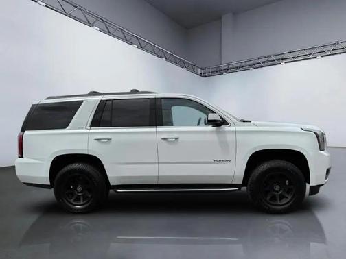 White 2019 GMC Yukon SLT