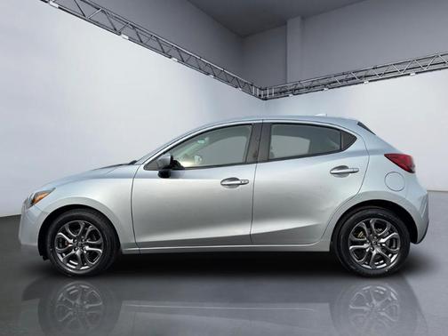 2020 Toyota Yaris Sedan LE