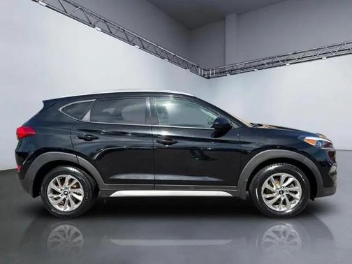 Black Noir Pearl 2018 Hyundai TUCSON SEL